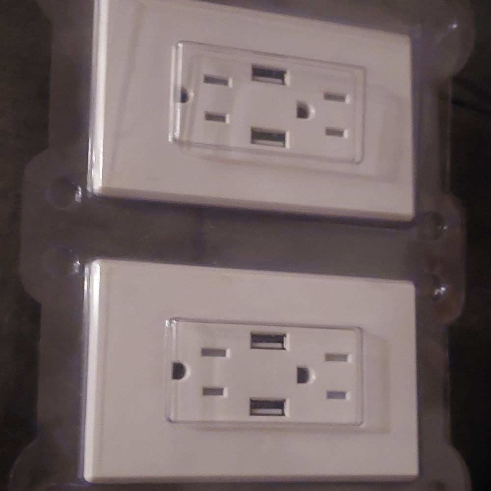 Outlet with USB 2 pack